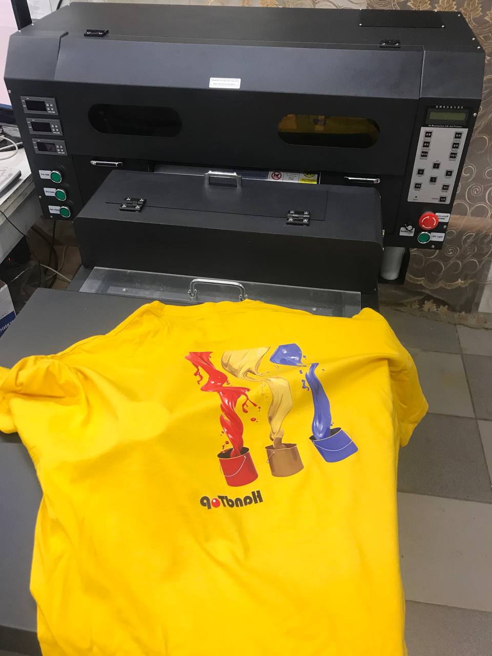 желтая футболка с принтом сублимация на принтере